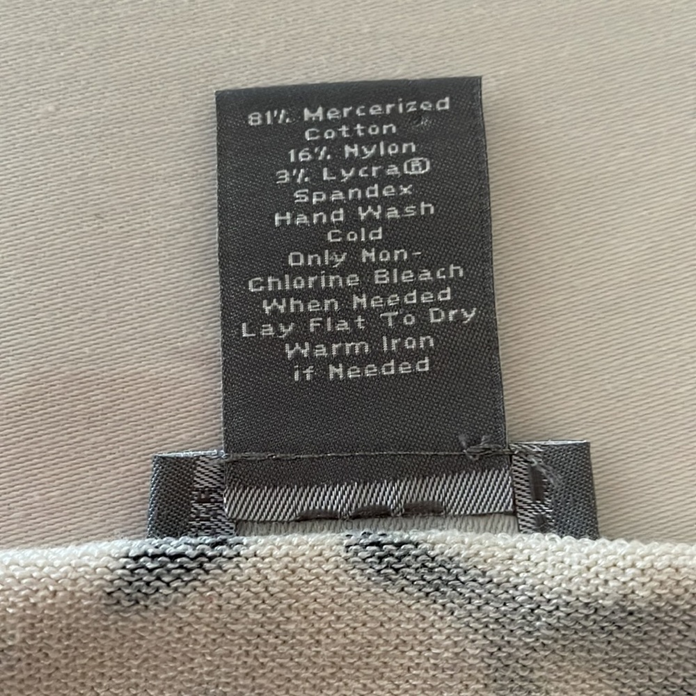 ANN TAYLOR SLEEVELESS TOP. - Picture 6 of 7